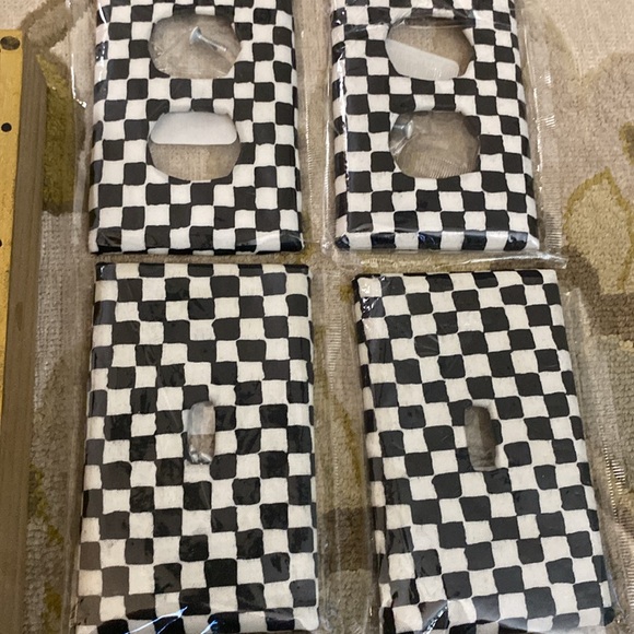 6PC 🐷BUNDLE🐷 —HANDPAINTED- hand made —MKC lovers! Switchplates & hanging decor - Picture 4 of 10